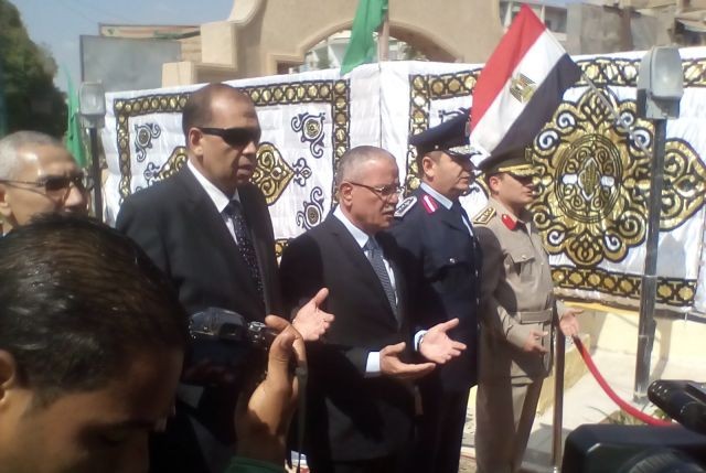 محافظ المنيا أمام الجندي المجهول
