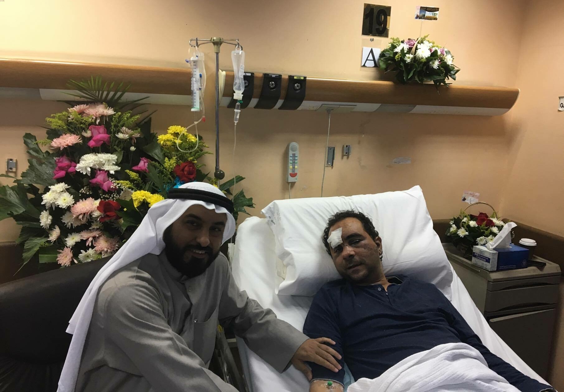 سمو الشيخ غايد الخالدي مع وحيد في المستشفى