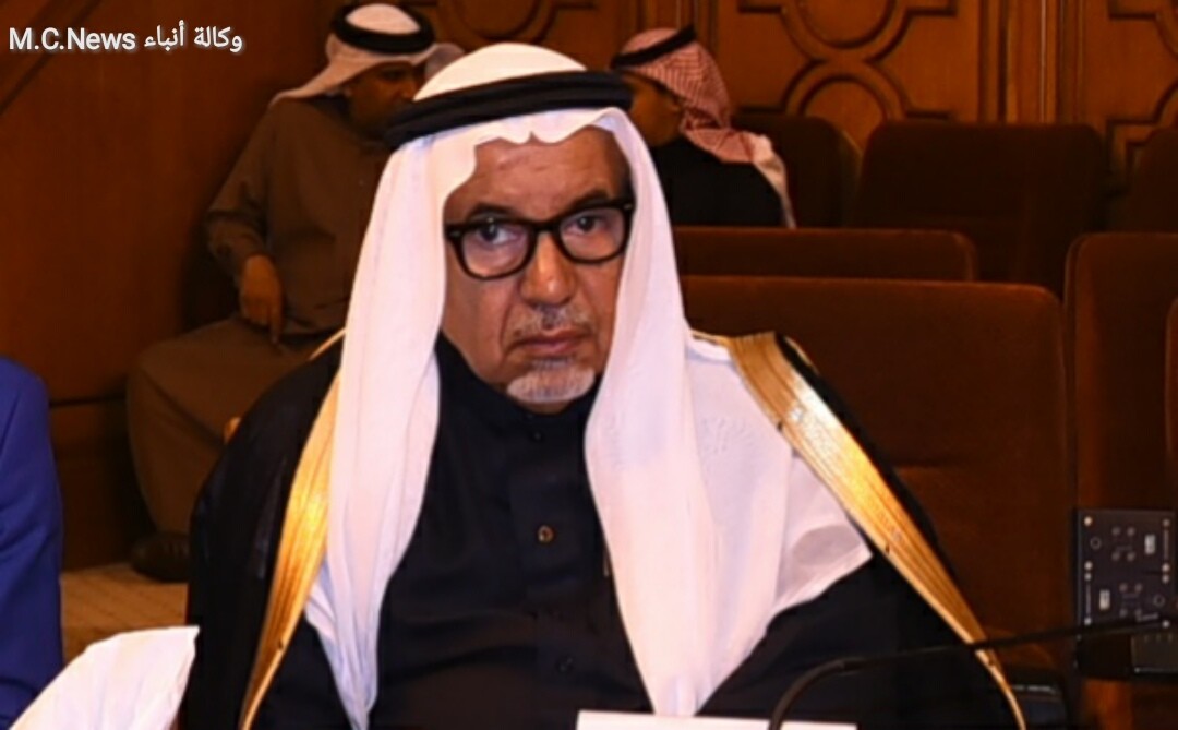 الدكتور عبدالله المنيف أثناء الإجتماع