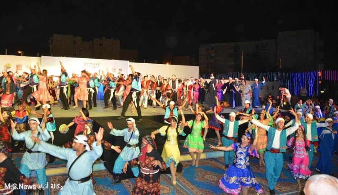 عرض لاحدي فرق مهرجان الفنون الشعبية (أرشيفية)