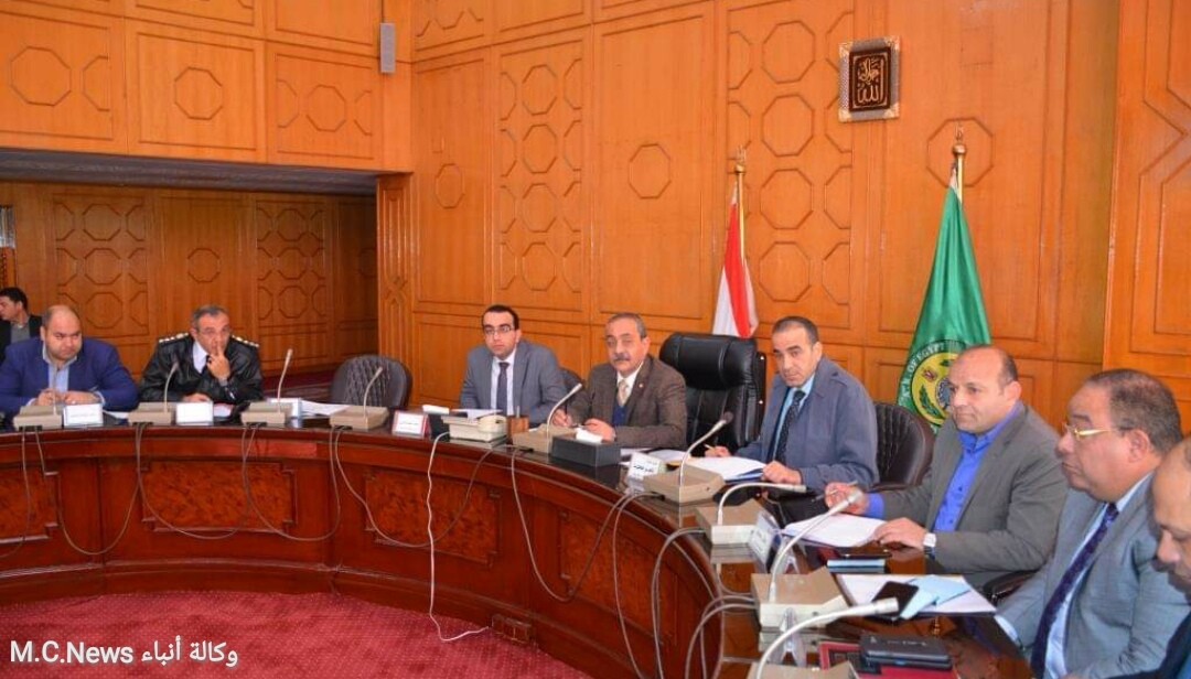 محافظ الإسماعيلية يترأس إجتماع