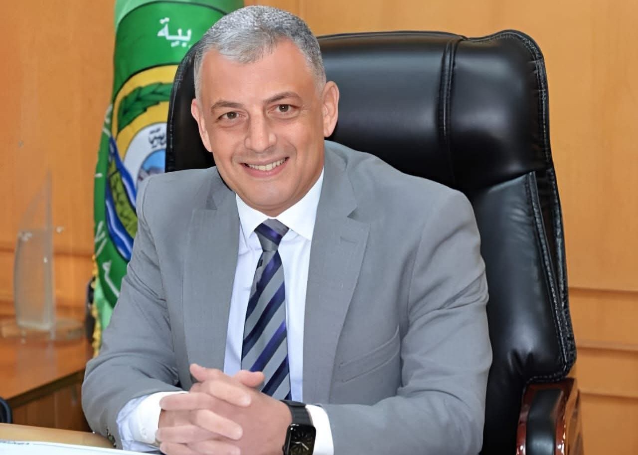 محافظ الإسماعيلية اللواء طيار أكرم جلال (أرشيفية)