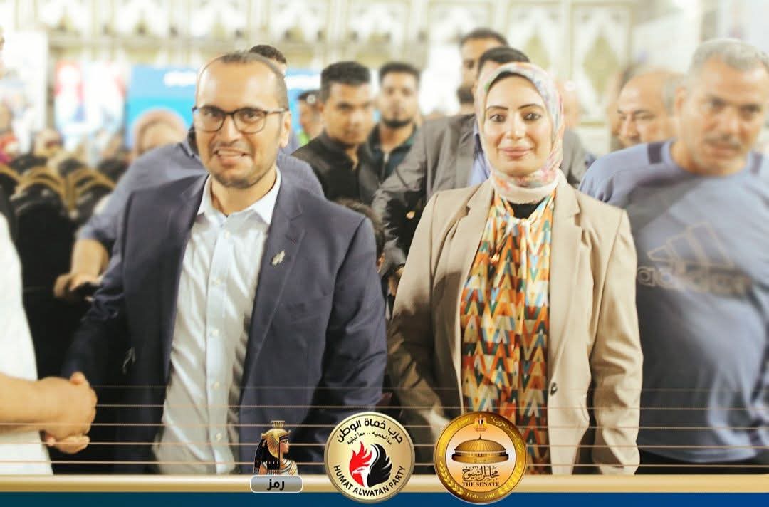الدكتورة بسمة هنداوي عضوة مجلس الشيوخ وسط المؤيدين