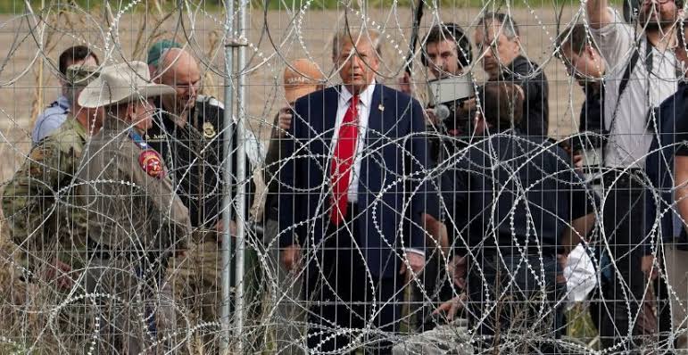 خطة إدارة ترامب: إلغاء طلبات اللجوء وتسريع عمليات الترحيل الجماعي لتشمل أكثر من مليون مهاجر  (تقرير)